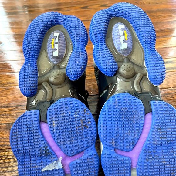 NIKE Lebron 19 “HARDWOOD CLASSICS” BasketBall Shoes - Picture 6 of 8